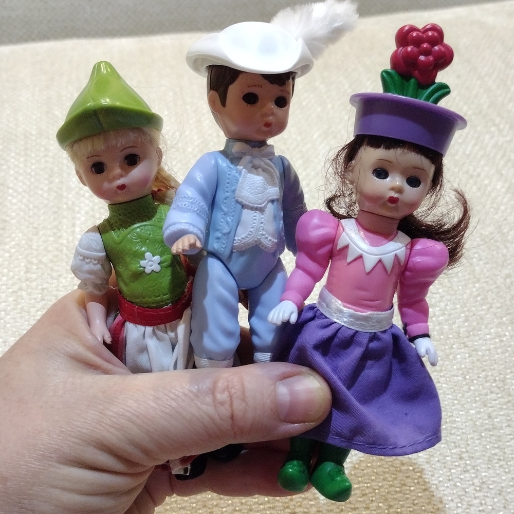 3/$30 Lot of 3 Madame Alexander dolls McDonald's Happy Meal toys